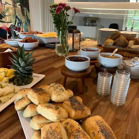 Dolphin ホテル 3*